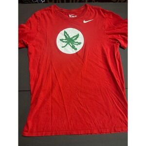 the Nike tee shirt size‎ medium